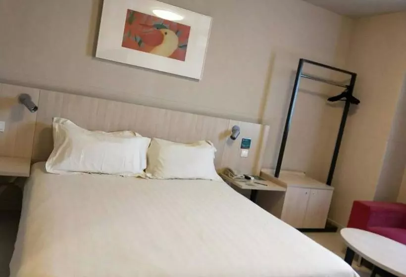 Hotelli Hanting Premium Beijing Capital International Airport