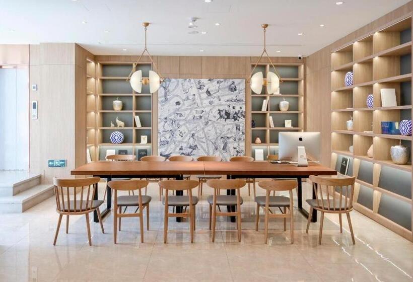 Hanting Premium Hotel Fengcheng Pedestrian Street