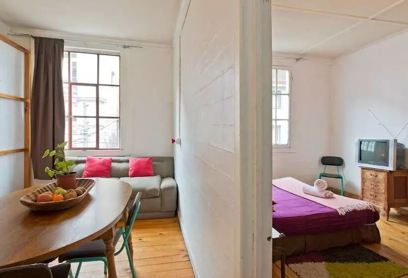 هتل Casa Volante Hostal