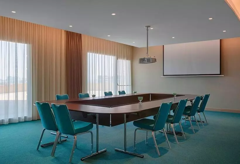 ホテル Four Points By Sheraton Oran