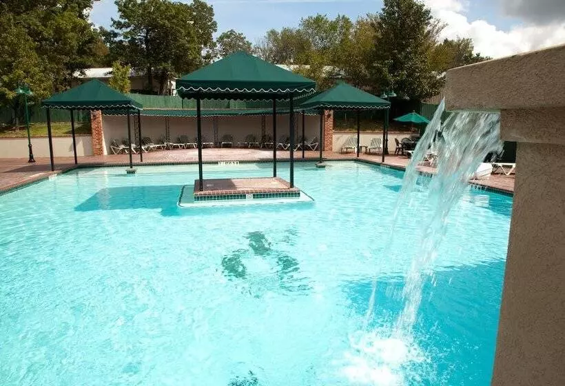 هتل French Quarter Resort