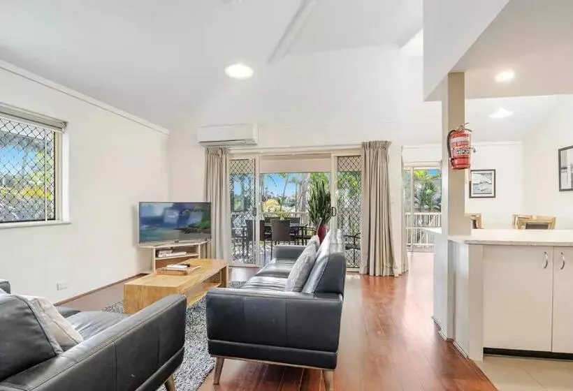 ホテル Mariner Bay Apartments