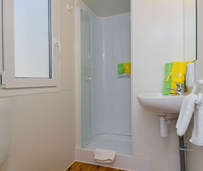 בית מלון כפרי Mobile Homes Baško Polje Campground