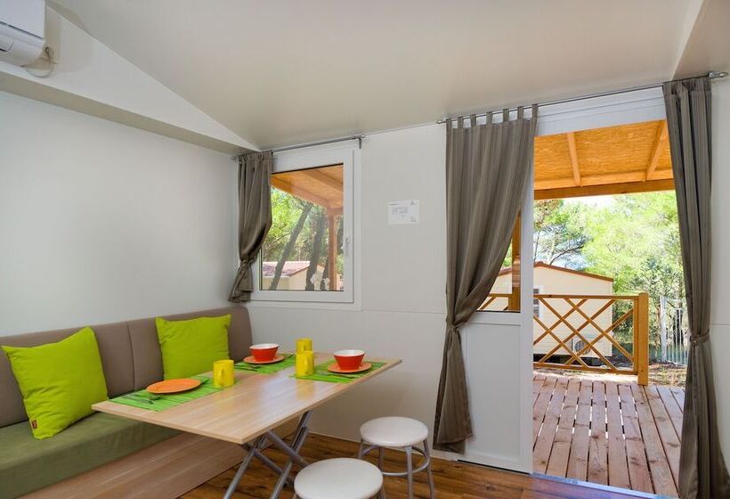 בית מלון כפרי Mobile Homes Baško Polje Campground