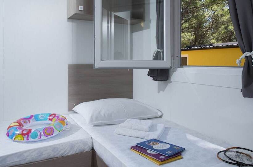 בית מלון כפרי Mobile Homes Baško Polje Campground