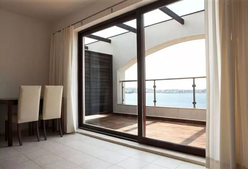 ホテル Ofir Apartment