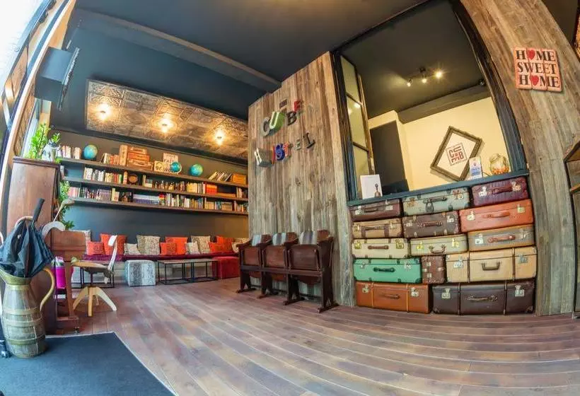 ホテル The Cube Hostel
