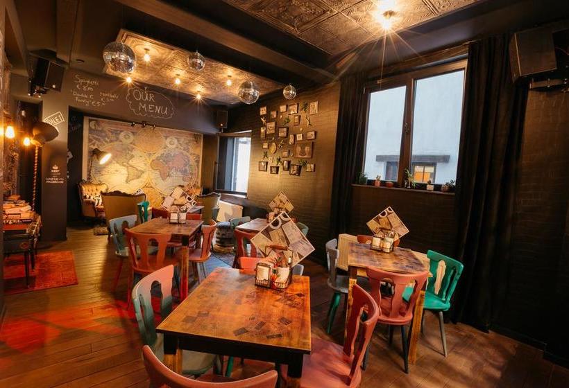 هتل The Cube Hostel