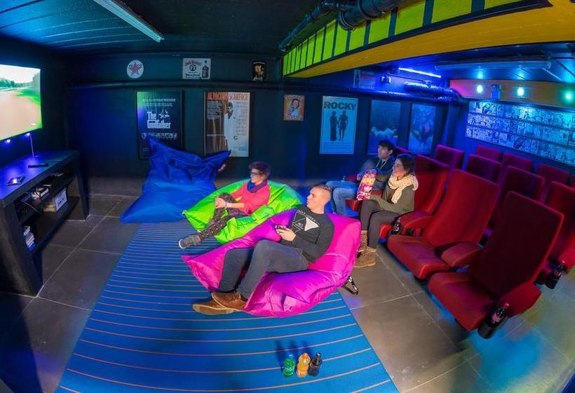 هتل The Cube Hostel