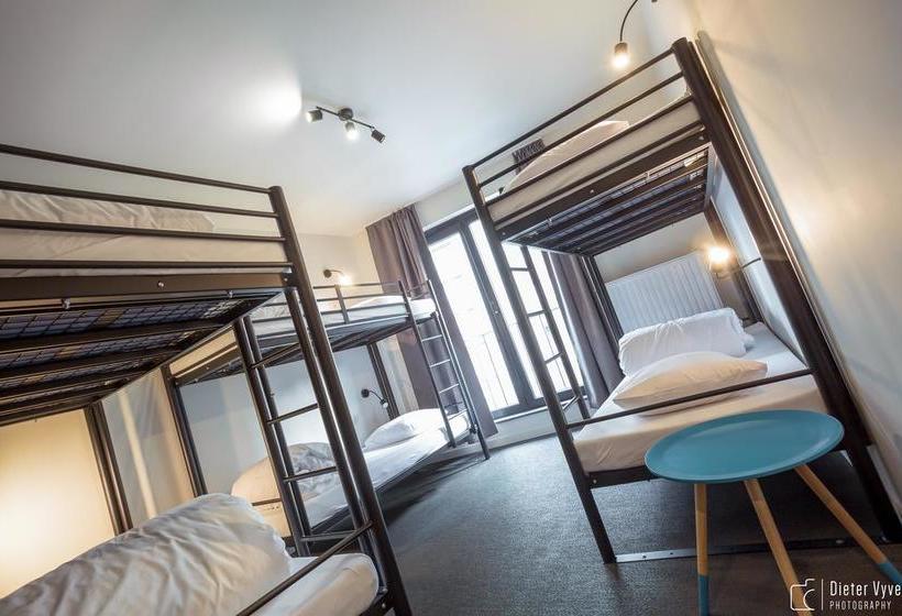 هتل The Cube Hostel