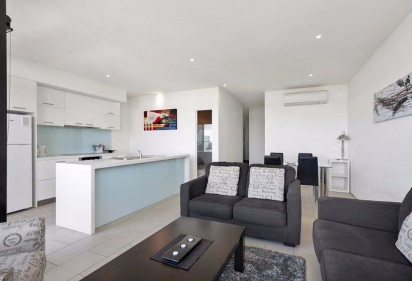 Отель Whitewater Apartments