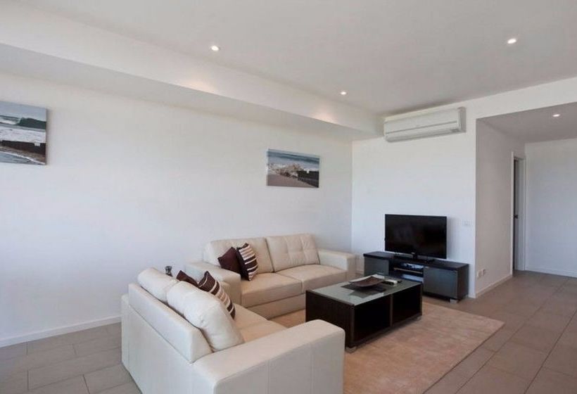 Отель Whitewater Apartments