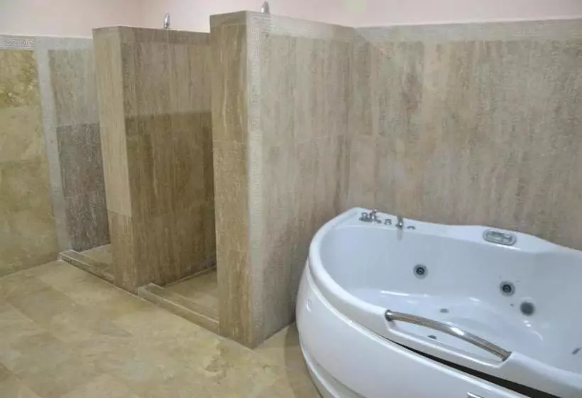 Nur Hotel & Resort