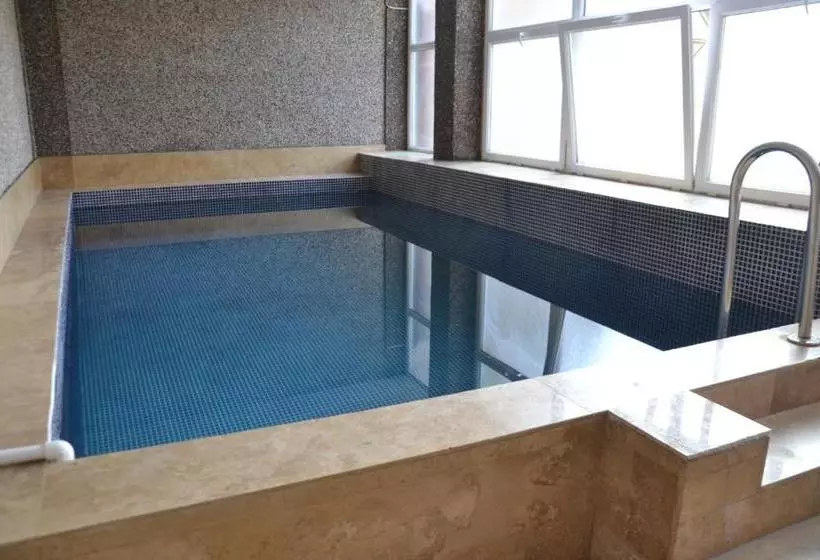Nur Hotel & Resort