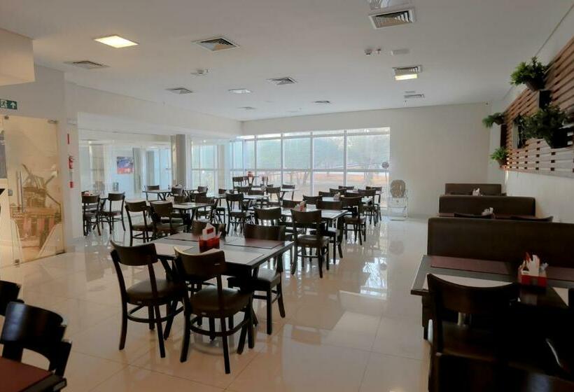 Отель Amsterdam Montes Claros