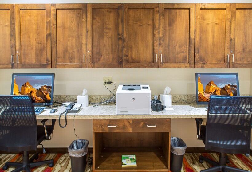 ホテル Hampton Inn & Suites Whitefish