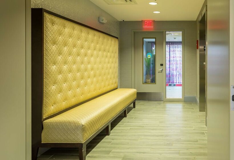 ホテル Hampton Inn & Suites Dublin