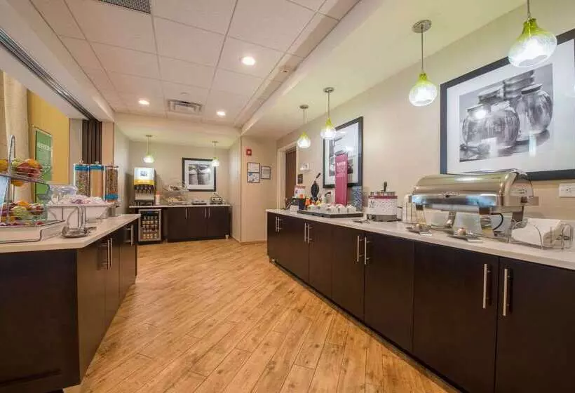 Hotelli Hampton Inn Waynesboro