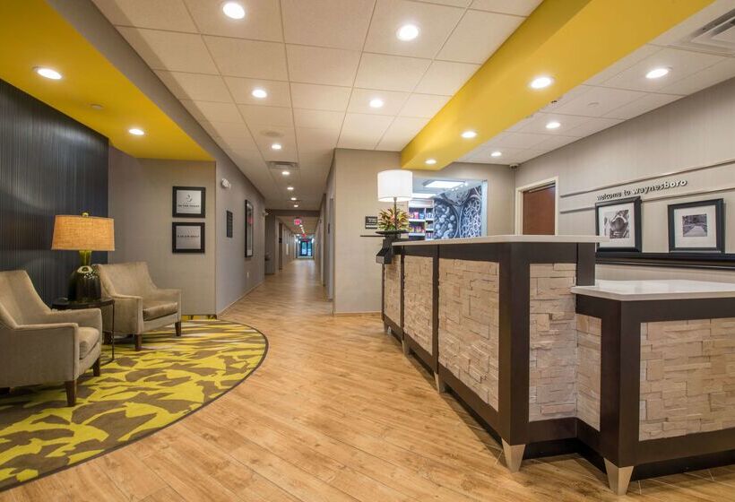 فندق Hampton Inn Waynesboro