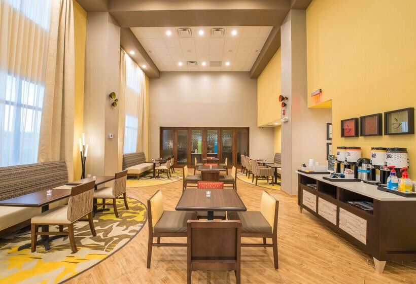 فندق Hampton Inn Waynesboro