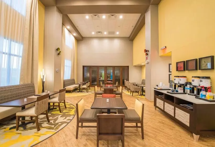 Hotelli Hampton Inn Waynesboro