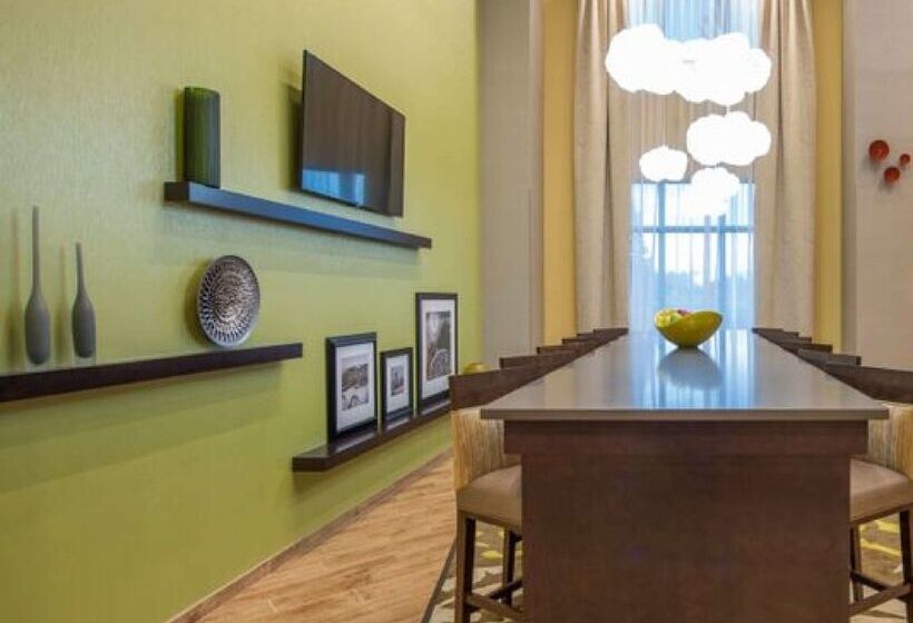 فندق Hampton Inn Waynesboro