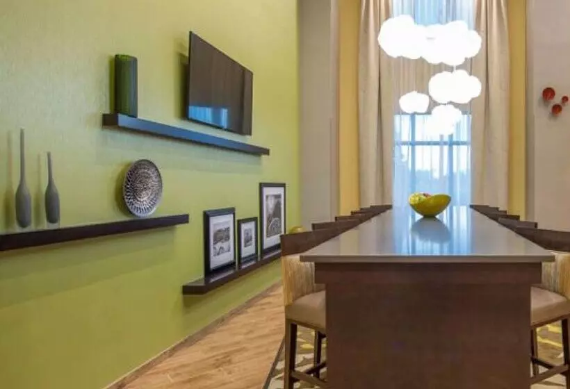 Hotelli Hampton Inn Waynesboro