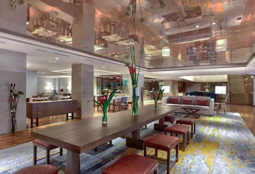 ホテル Hilton Kota Kinabalu