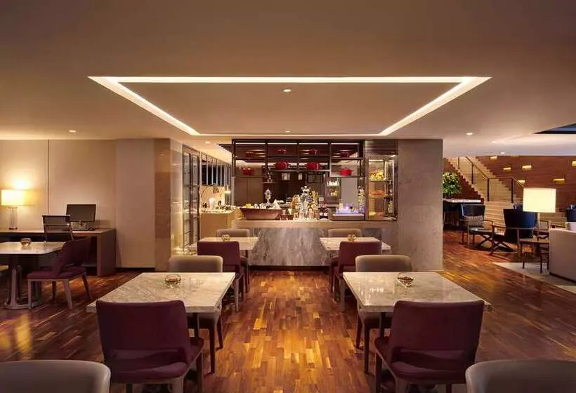 ホテル Hilton Kota Kinabalu