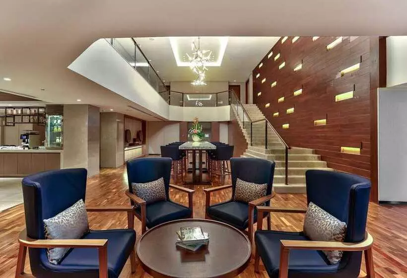 ホテル Hilton Kota Kinabalu