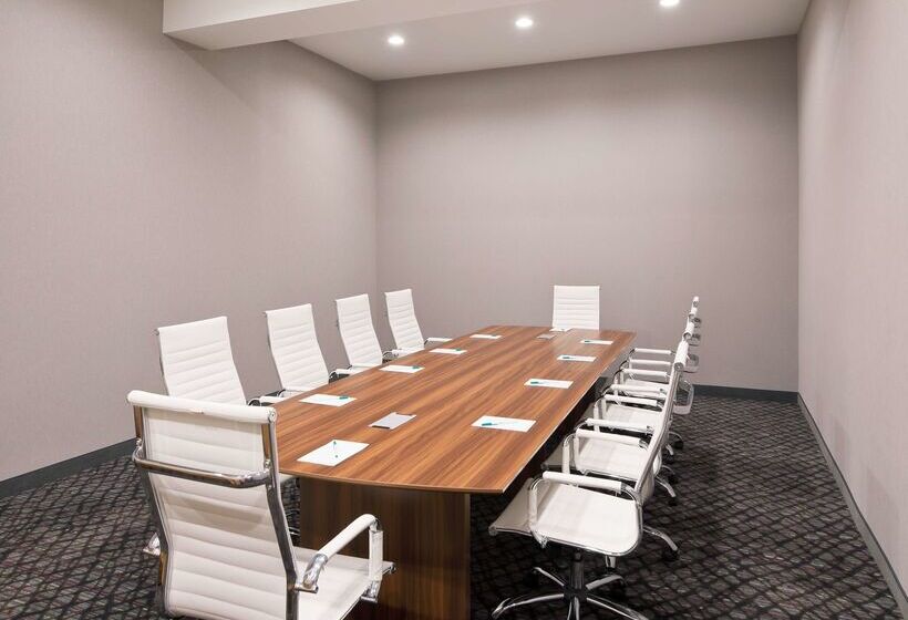 فندق Homewood Suites By Hilton Topeka