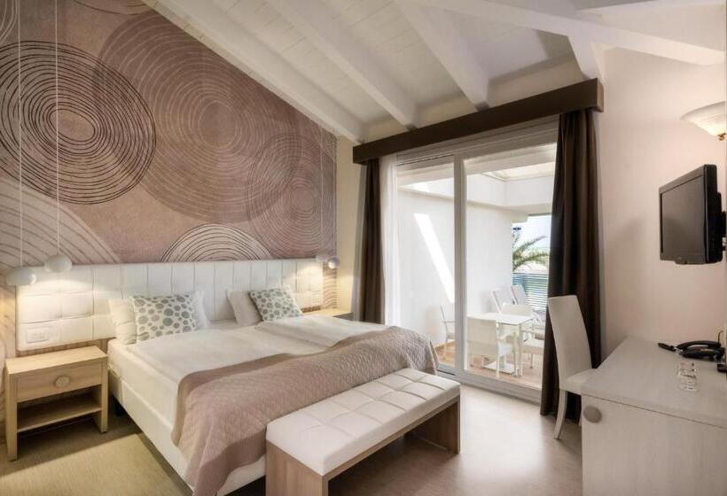 בית מלון כפרי International Beach