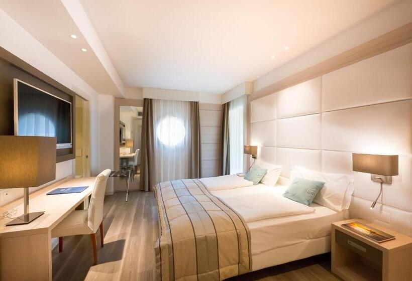 בית מלון כפרי International Beach