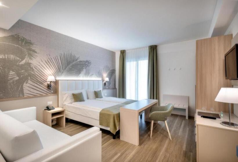 בית מלון כפרי International Beach