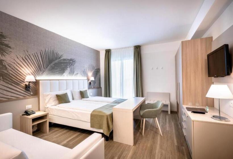 בית מלון כפרי International Beach