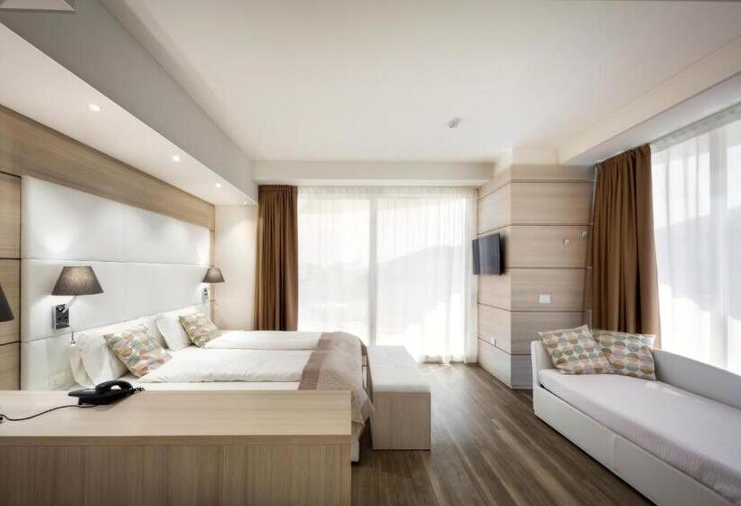 בית מלון כפרי International Beach