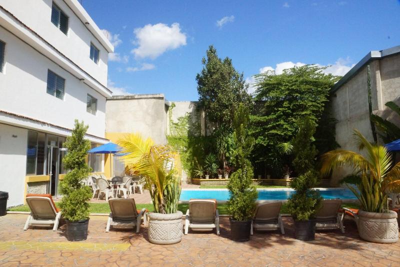 Hotel Las Dalias Inn