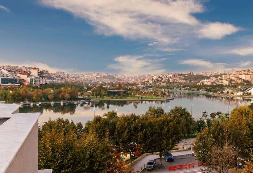 Hotel Ramada By Wyndham Istanbul Golden Horn