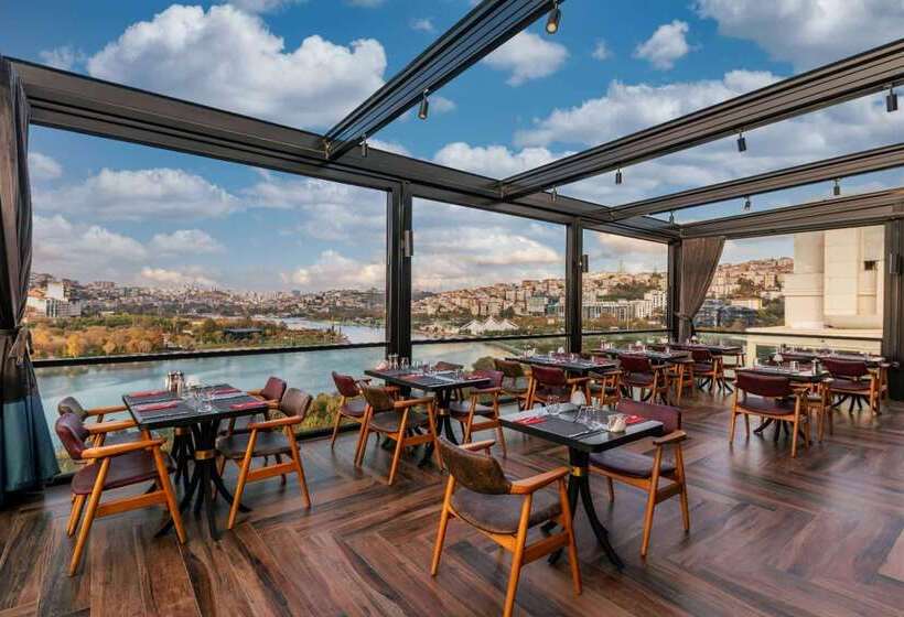 Hotel Ramada By Wyndham Istanbul Golden Horn