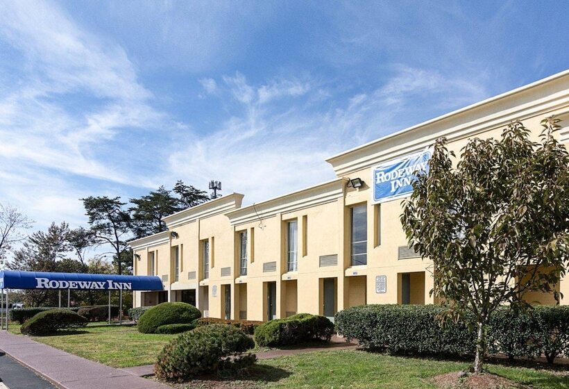호텔 Rodeway Inn Joint Base Andrews Area