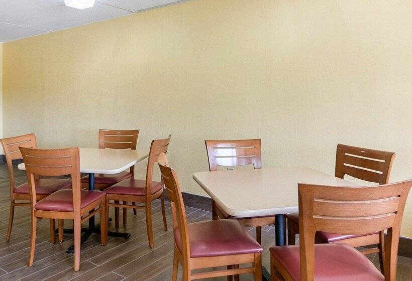 호텔 Rodeway Inn Joint Base Andrews Area