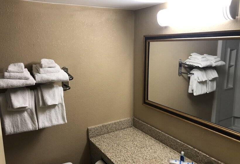 호텔 Rodeway Inn Joint Base Andrews Area