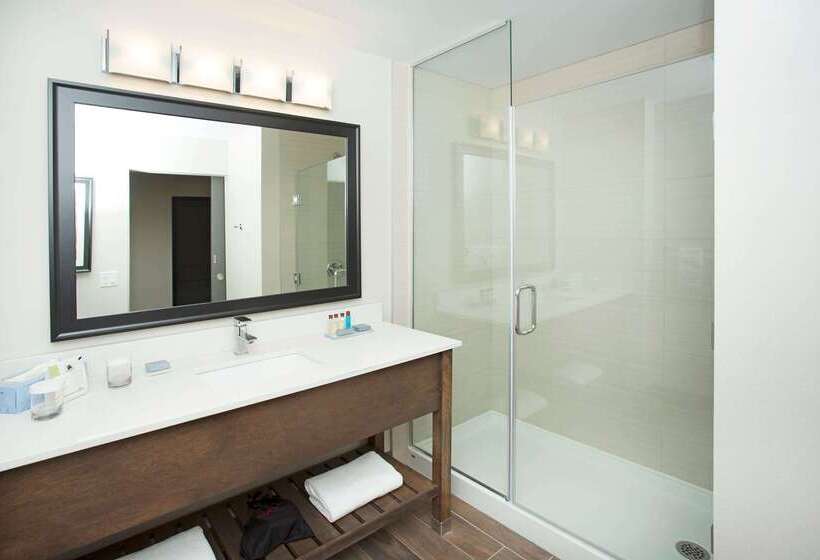 فندق Wingate By Wyndham Calgary Airport