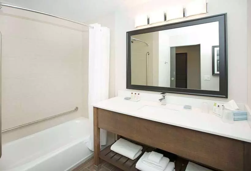 ホテル Wingate By Wyndham Calgary Airport