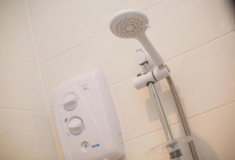 Aamiaismajoitus (B&B) James Place At Brynawel