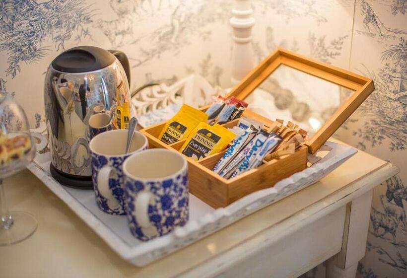 Bed and Breakfast James  Place At Brynawel