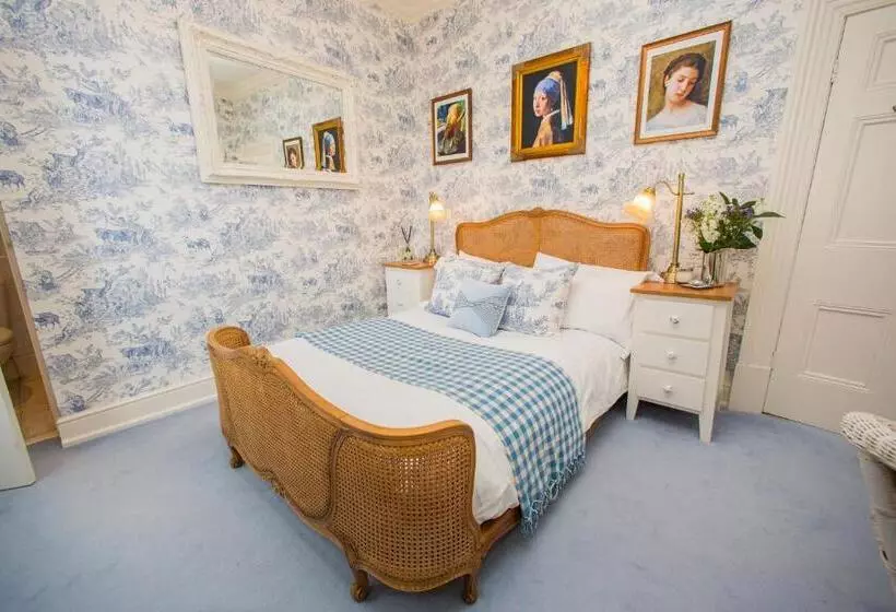 تختخواب و صبحانه James  Place At Brynawel