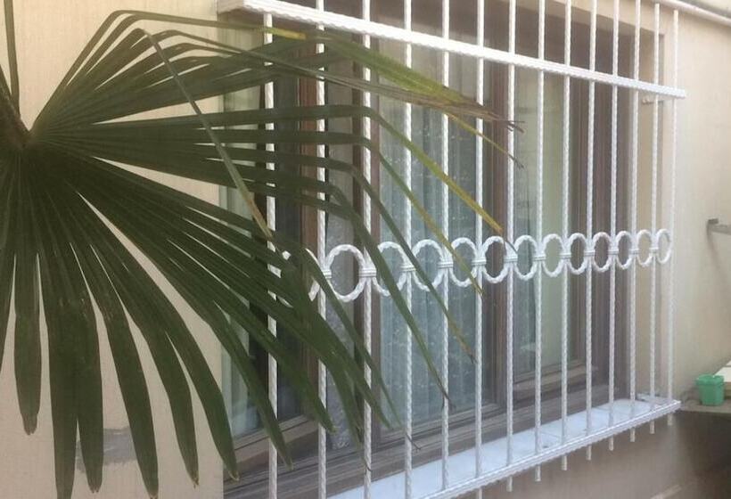 هتل Alp Guesthouse