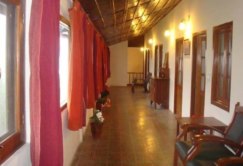 ホテル Himalayan Club