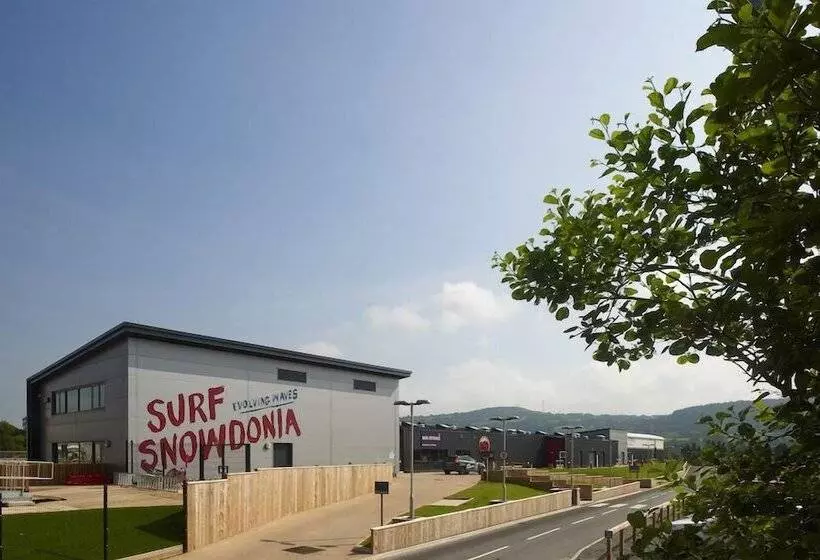هتل Surf Snowdonia